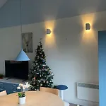 Hébergement de vacances Modernes Fuer 4 Personen In Einem Waldpark By Interhome *