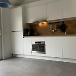 Modernes Fuer 4 Personen In Einem Waldpark By Interhome