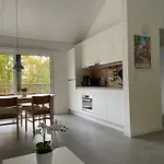 Modernes Fuer 4 Personen In Einem Waldpark By Interhome Hébergement de vacances Heure
