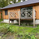 Modernes Fuer 4 Personen In Einem Waldpark By Interhome Hébergement de vacances