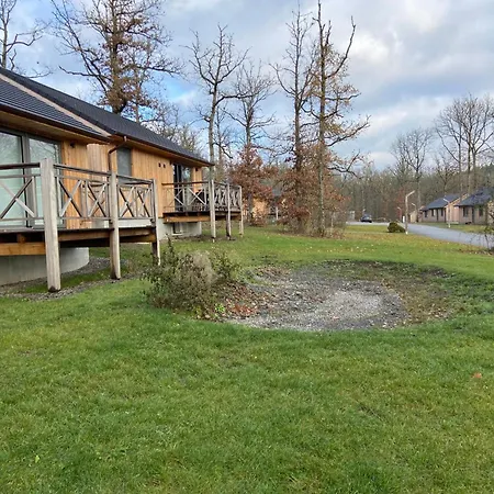 Modernes Fuer 4 Personen In Einem Waldpark By Interhome