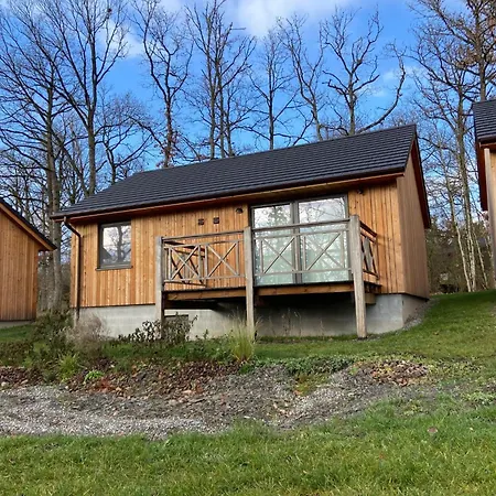 Modernes Fuer 4 Personen In Einem Waldpark By Interhome