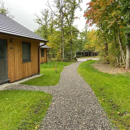 Modernes Fuer 4 Personen In Einem Waldpark By Interhome *