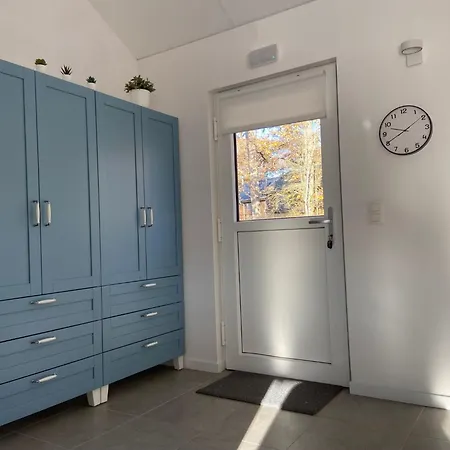 Modernes Fuer 4 Personen In Einem Waldpark By Interhome * Heure