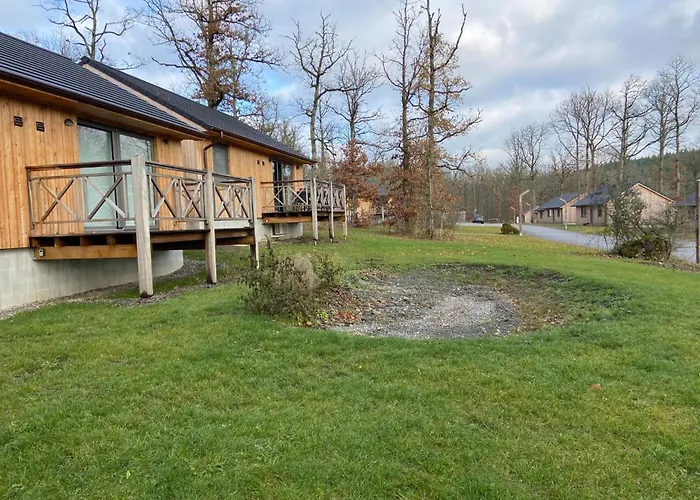 Modernes Fuer 4 Personen In Einem Waldpark By Interhome