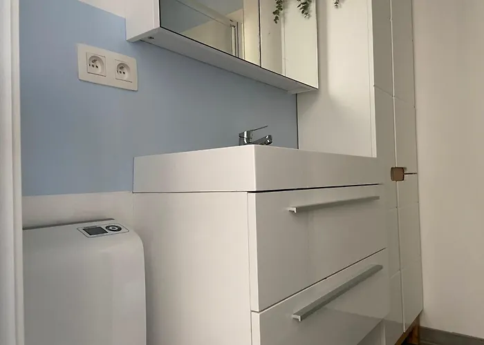 Holiday home Modernes Fuer 4 Personen In Einem Waldpark By Interhome